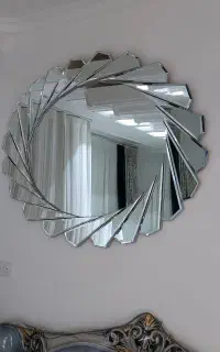 آینه دیواری به همراه دو عدد شمعدان