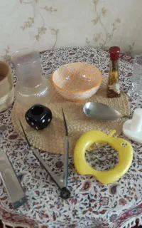تعدادی ابزار و وسایل آشپزخانه