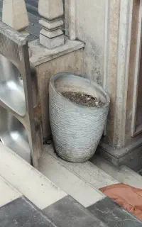 گلدان سفالی و سینک