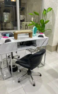 فروش ۲ تا میز ناخن