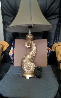یک جفت چراغ بغل تخت