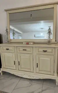 میز تی وی و اینه کنسول