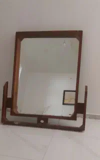 آینه با قاب چوب