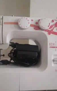 چرخ‌ خیاطی ژانومه مدل ۷۰۰۰ نو استفاده نشده