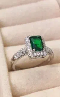 طراح طلا و جواهر