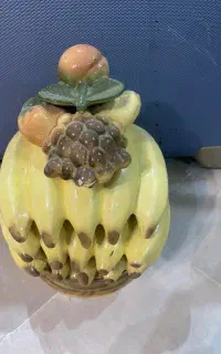 شکلات خوری و دیوارکوب