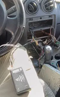 نصب انواع ردیاب  GPS خودرو