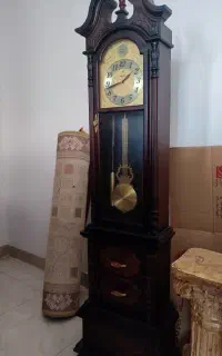 ساعت دیواری ایستاده