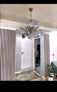 دو عدد لوستر بزرگ و یک لوستر کوچک