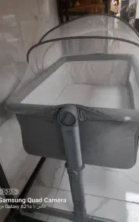 تخت کنار مادر
