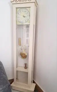 ساعت و گلدان