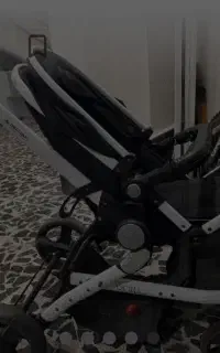 کالسکه بچگانه نیازمند تعمیر