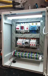 برق کار ، عیب‌یابی تخصصی برق صنعتی، مونتاژ تابلو