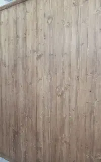 بکگراند چوبی سالم برای دکور مغازه