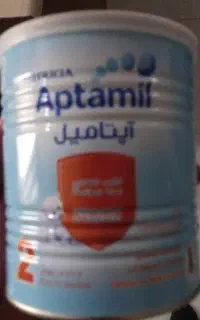 تعدادی زیادی قوطی شیر خشک خالی تمیز