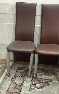 چهارعدد صندلی