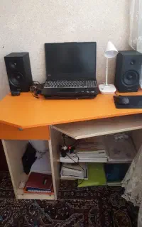 میز تحریر سالم