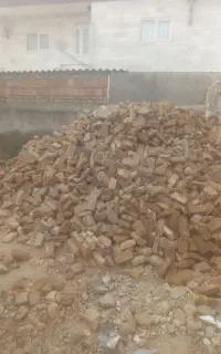 آجر دسته دوم و خاک باغچه و ماسه بادی و خاک رس
