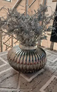 گل و گلدان کاملا سالم و نو