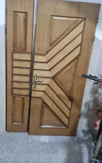 درب چوبی  ورودی  منزل