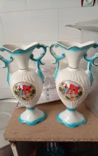 یک جفت گلدان چینی نقش دار