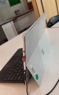 سرفیس i58گیگ به همراه کیبورد