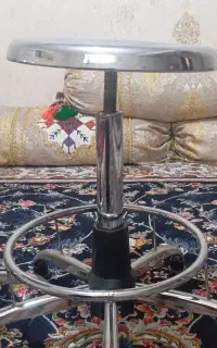 صندلی چرخ داره