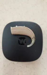 دوعدد سمعک کاملا سالم و کم کارکرد