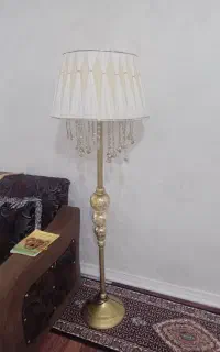 آباژور ایستاده طلایی