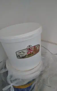 تعدادی   سطل بزرگ سفیدبادرب به فروش میرسد
