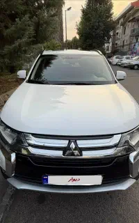 میتسوبیشی اوتلندر ۲۰۱۷، تیپ ۳ ، دو دف