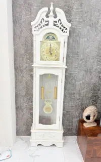ساعت سفید چوبی