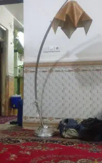 آباژور ایستاده