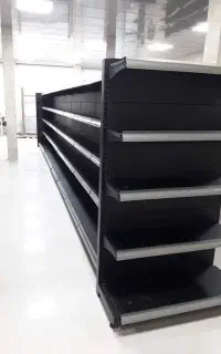 قفسه وسط فروشگاهی