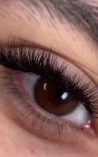 اکستنشن و کاشت مژه با تخفیف محدود