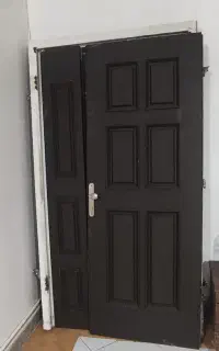 درب ورودی  با چهار چوب