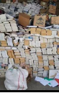 خریدار کتاب دفتر و مقوا نایلو دور پا لدیی ا