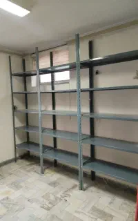 قفسه طوسی رنگ کوره ای مناسب بالکن،گلخونه،مدارس