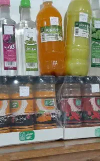 انواع ادویجات و عرقیجات ورب انار و سفره ی یکبار