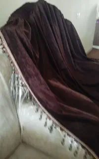 یالان مخمل کنار پرده