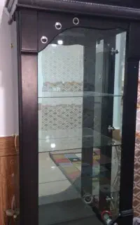 یک بوفه در حد نو چهار طبقه شیک