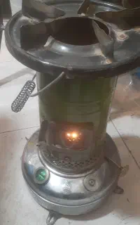پیلته والور چراغ خوراکپزی نفتی قدیمی توضیح دارد