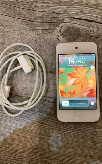 (Ipod touch 4th gen) آیپاد تاچ 4 سفید ۱۶ گیگ