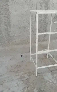 چهار پایه آهنی