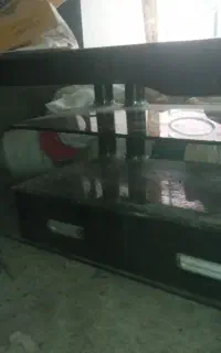 دوعدد میز تلویزیون یکی ام دی آف یکی شیشه ای دودی