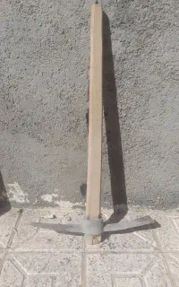 کلنگ و چرخ فرغون(فرقون)