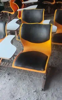 صندلی دانشجوی