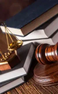 وکیل دادگستری و مشاور حقوقی