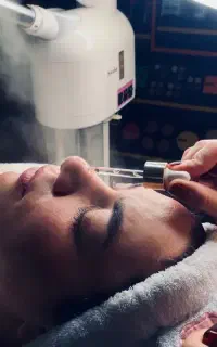 فیشال و پاکسازی تخصصی پوست و مو تحت نظر پزشک