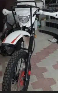 موتورسیکلت دایچی سفید رنگ